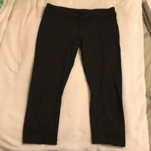 Lululemon crop leggings with flower background